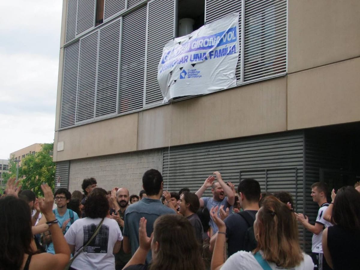 Impiden el desahucio de Nouama y su familia en Girona por parte del gobierno de Guanyem