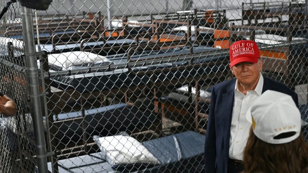 Trump inaugura Alligator Alcatraz: una megacárcel para 5.000 migrantes rodeada de caimanes en Florida
