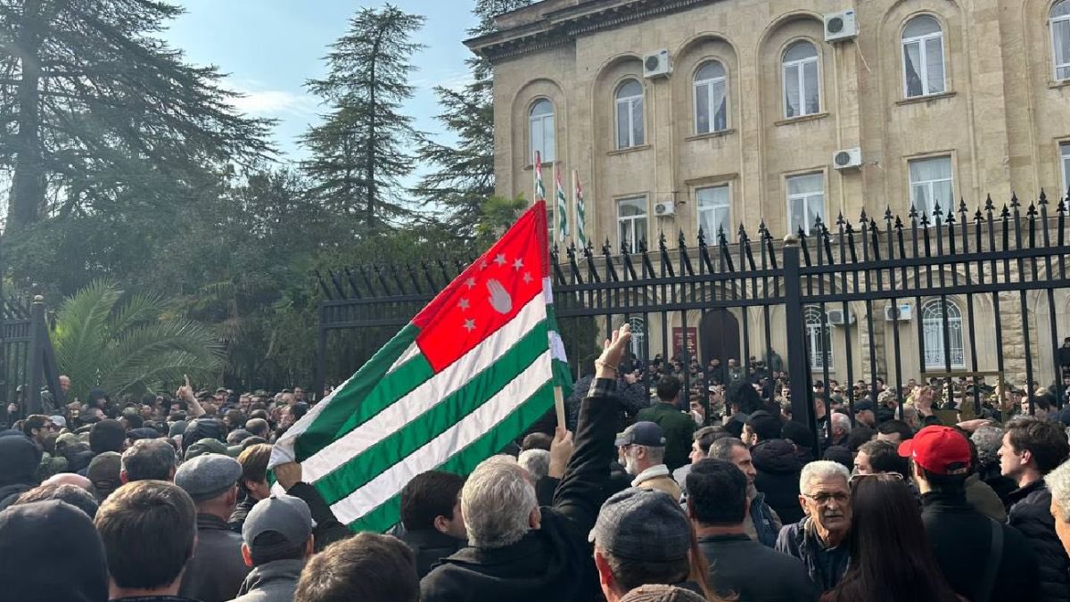 Protestas en Abjasia: Manifestantes toman el parlamento y exigen la dimisión del presidente