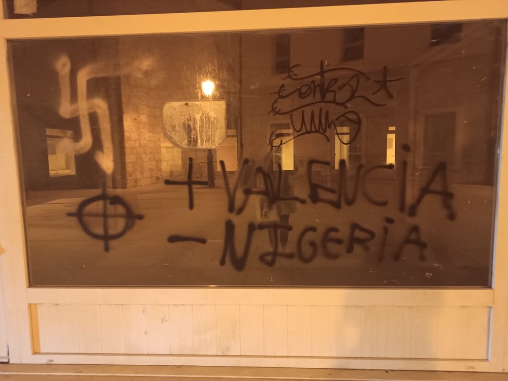 Pintadas racistas en sedes de ONGs y asociaciones en Burgos