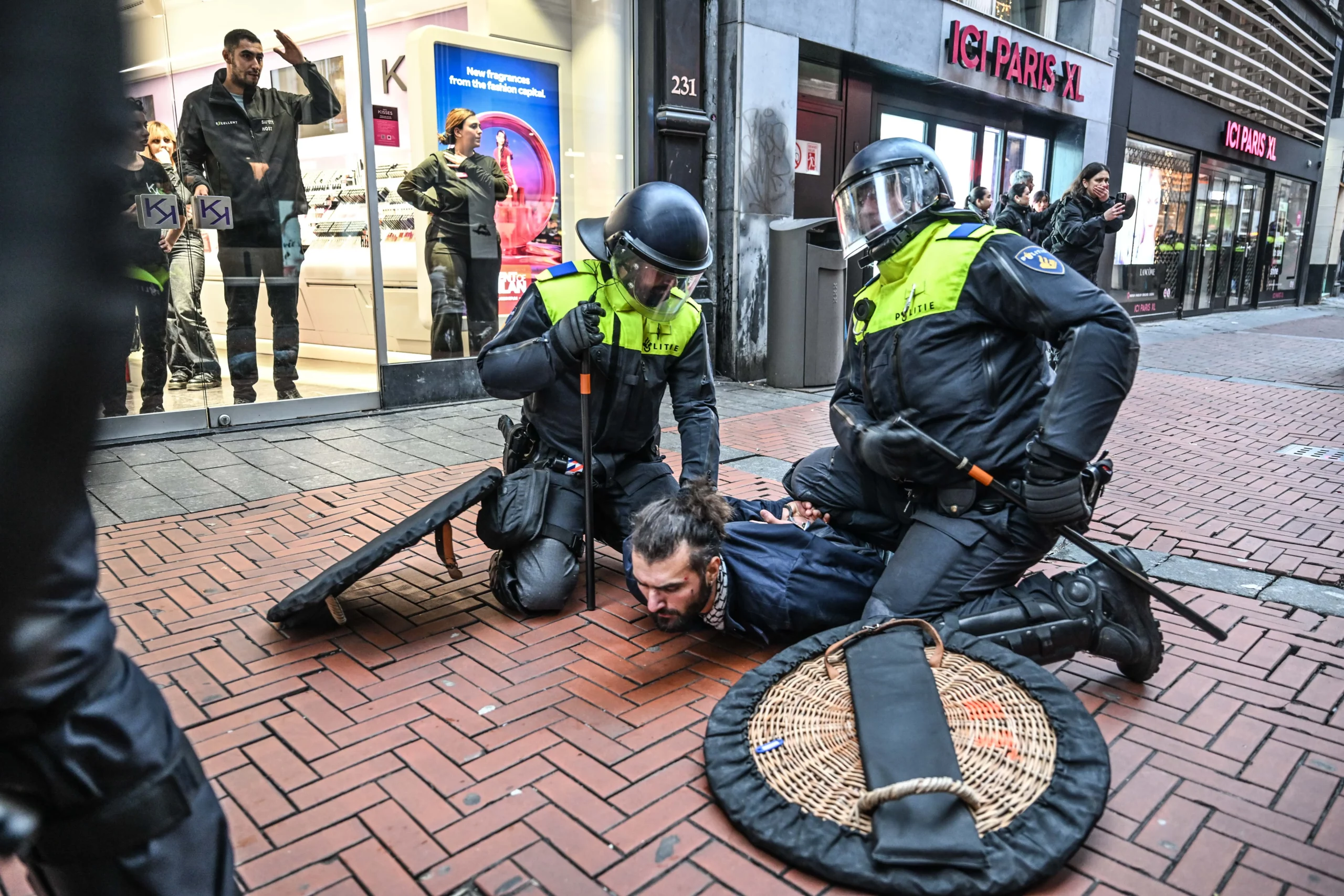 Decenas de detenidos en Ámsterdam en una manifestación pro-palestina