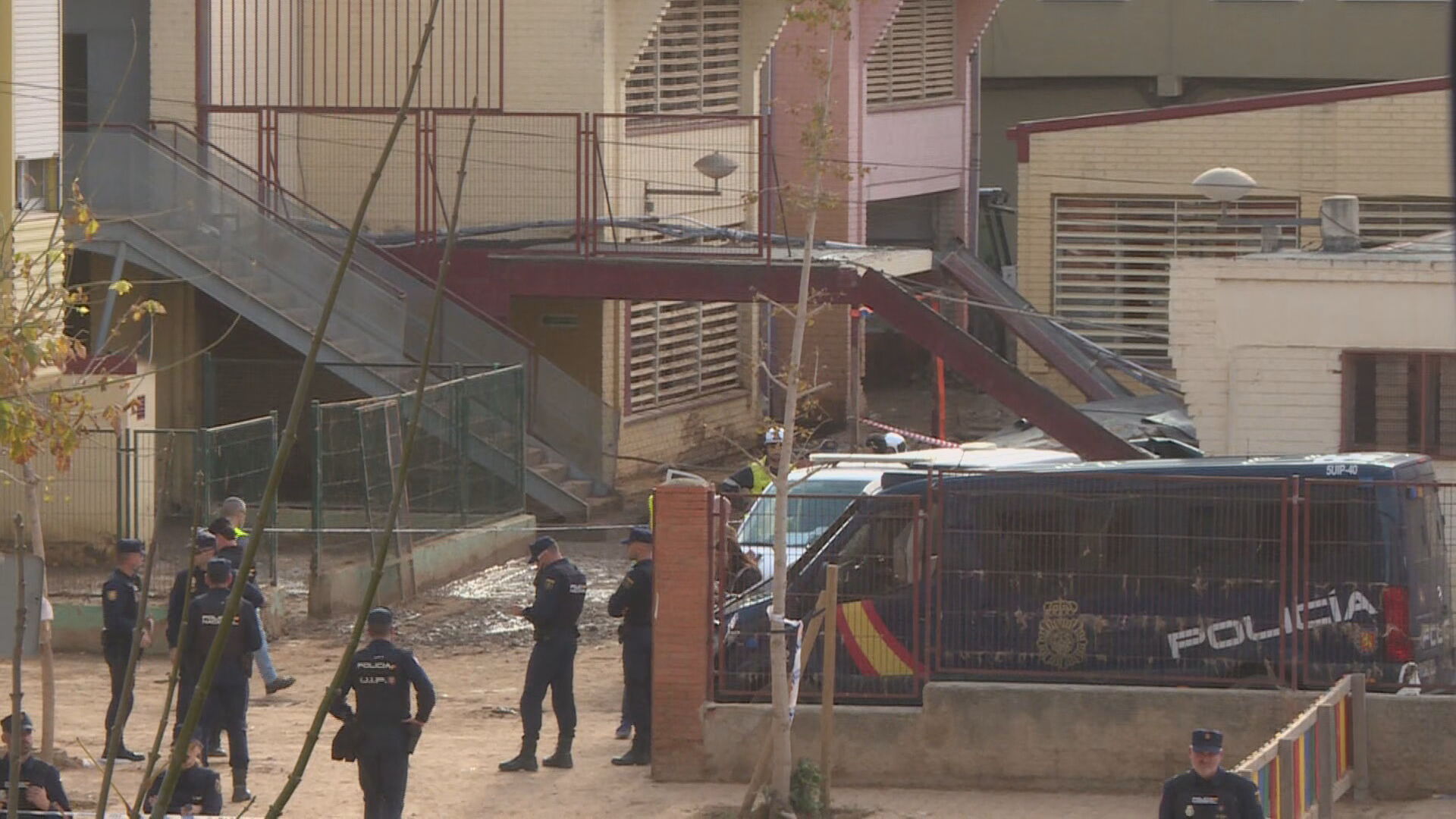 Muere un trabajador en el derrumbe de un colegio afectado por la DANA en Massanassa