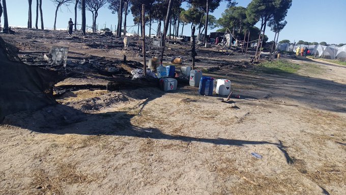 Un incendio arrasa un asentamiento de Huelva, dejando a más de 100 jornaleros sin alojamiento