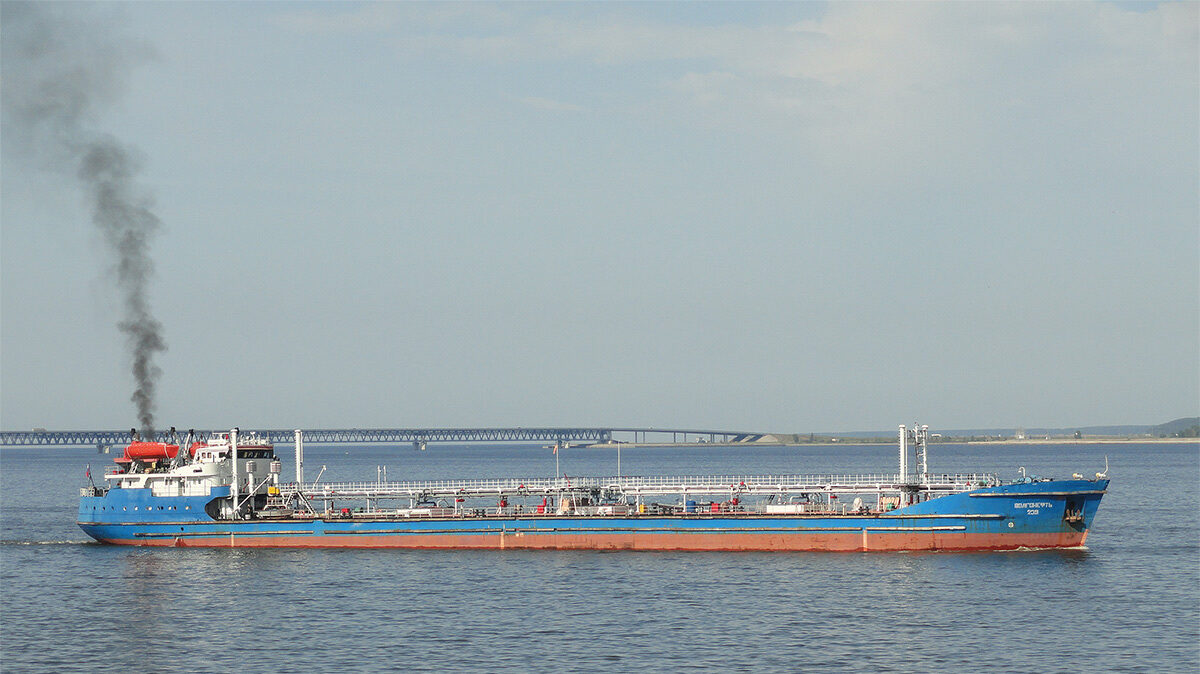 Accidente en el estrecho de Kerch: dos petroleros rusos derraman crudo en el mar de Azov