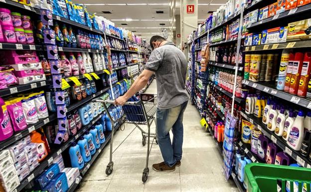 La inflación en noviembre alcanza el 2,4% impulsada por la subida de vivienda y transporte