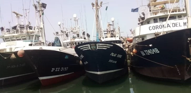 Cuatro atuneros vascos, inmovilizados en un puerto de Senegal