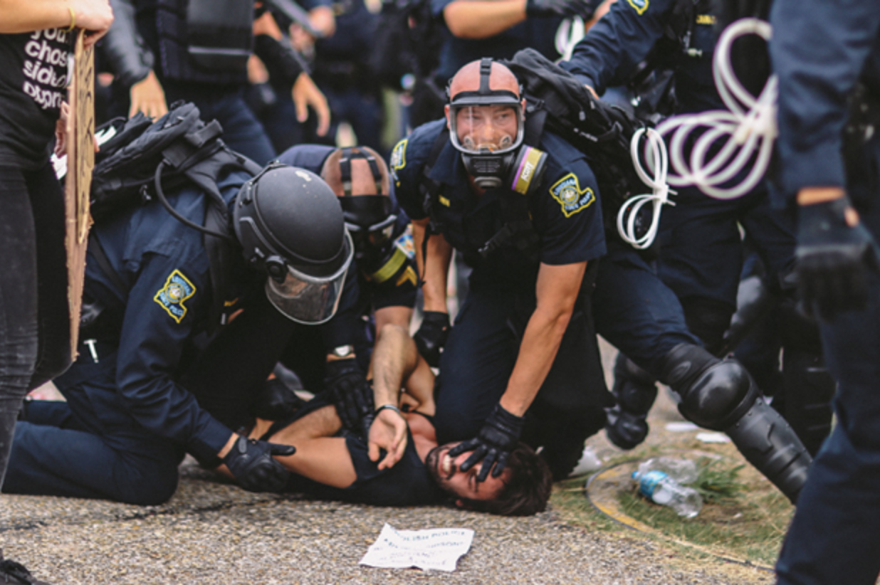 La violencia policial en EEUU alcanza cifras récord en 2024, con un promedio de 3,4 muertes diarias