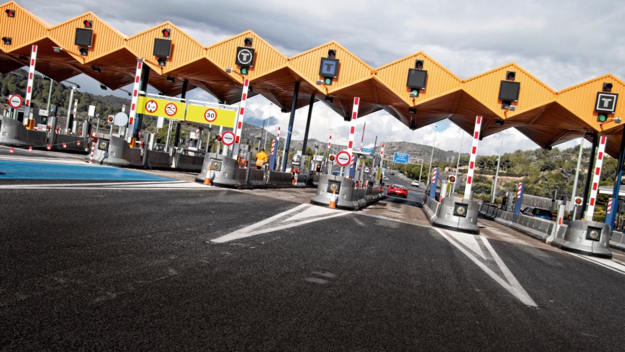 Subida de peajes en 2025: Nuevas tarifas afectan a las autopistas del Estado español