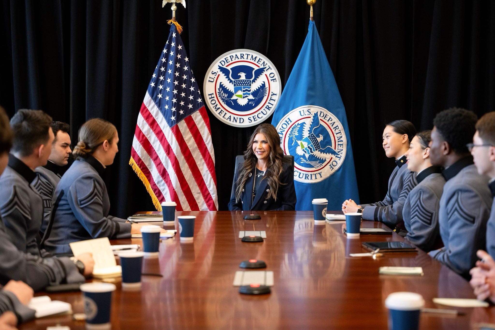 Washington estudia una propuesta de ‘reality show’ donde personas migrantes competirían por la ciudadanía