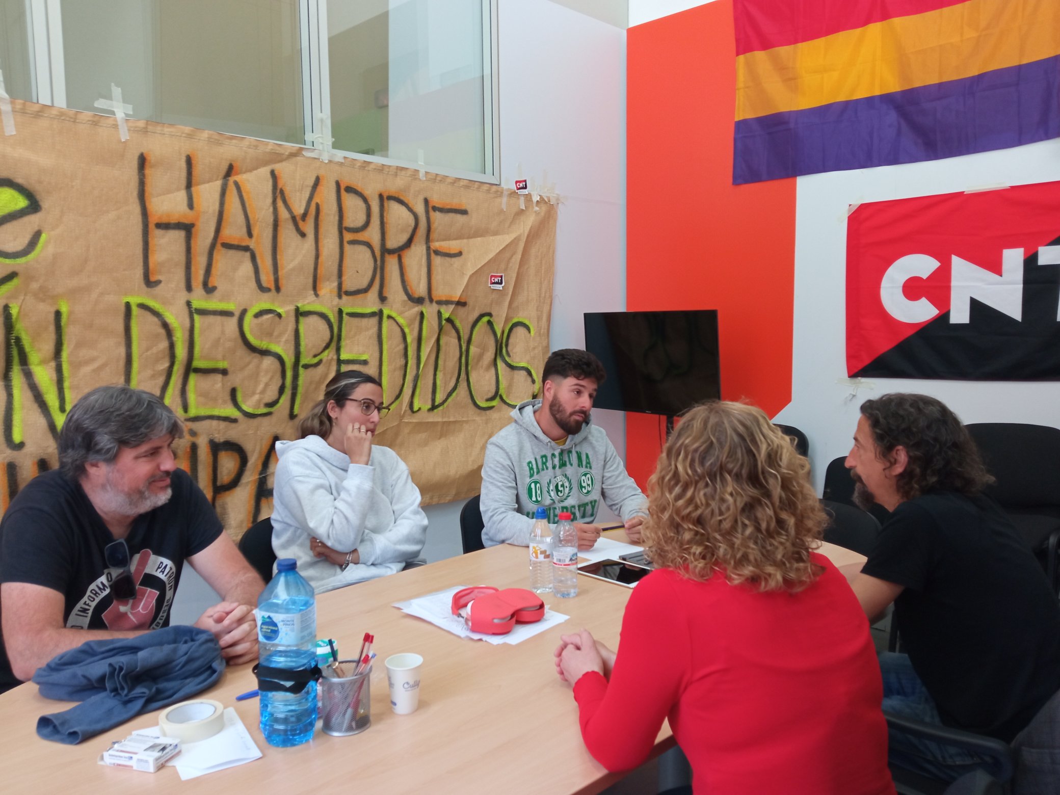 Tres despedidos por Setex Aparki inician huelga de hambre en el Ayuntamiento de Sevilla