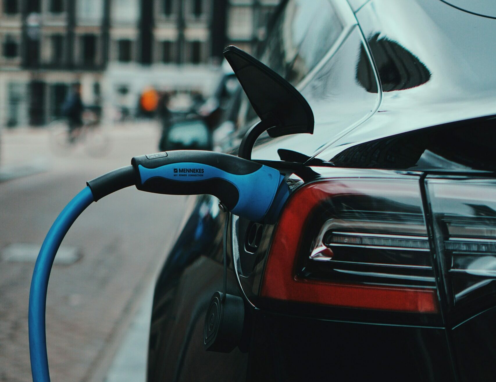 Europa podría detener la producción de coches eléctricos en seis semanas por el bloqueo chino