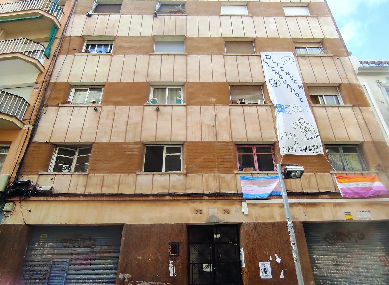 Amenazas y agresiones de grupos violentos vinculados a desahucios extrajudiciales en Sant Andreu